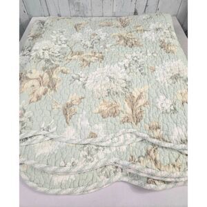 Raymond Waites Floral Quilted Comforter Full/Queen